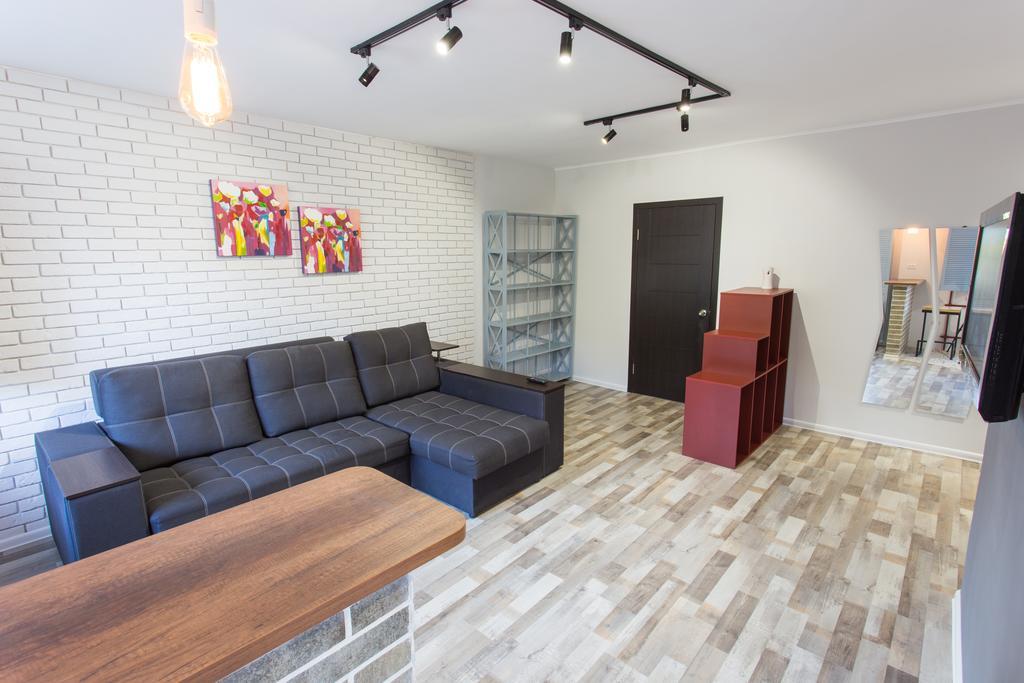 Loft Apartment Near Botanical Garden คาร์คิฟ ภายนอก รูปภาพ