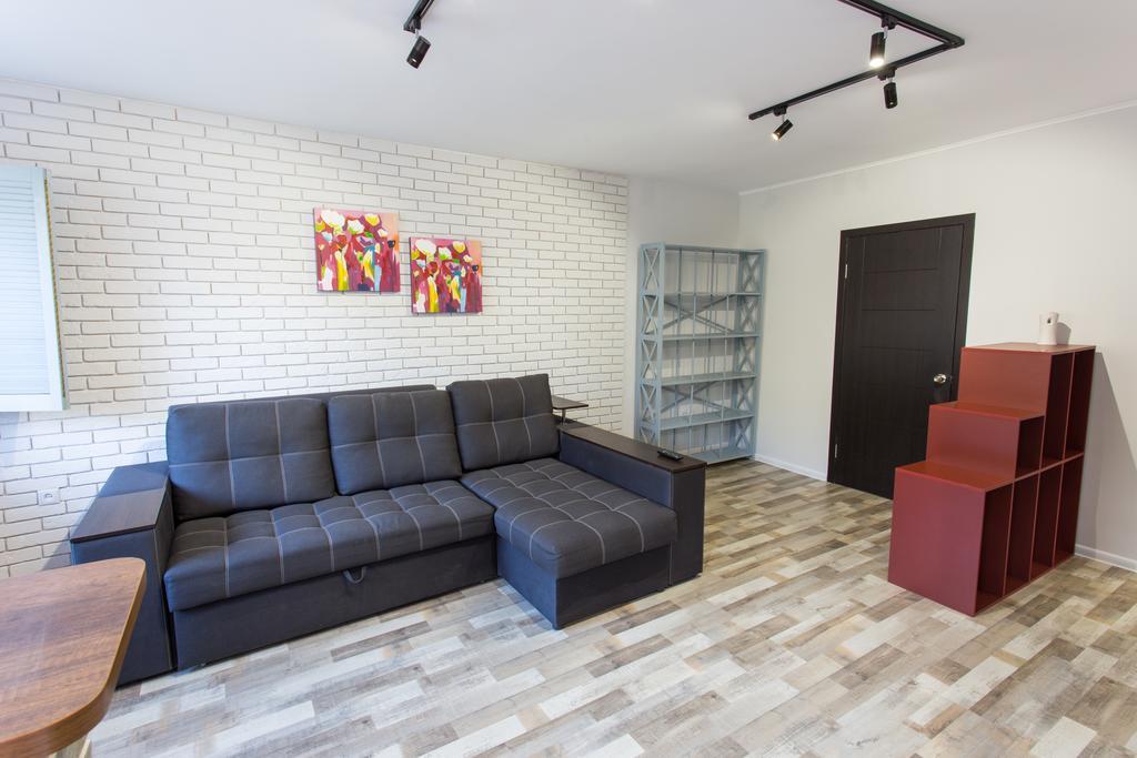 Loft Apartment Near Botanical Garden คาร์คิฟ ภายนอก รูปภาพ